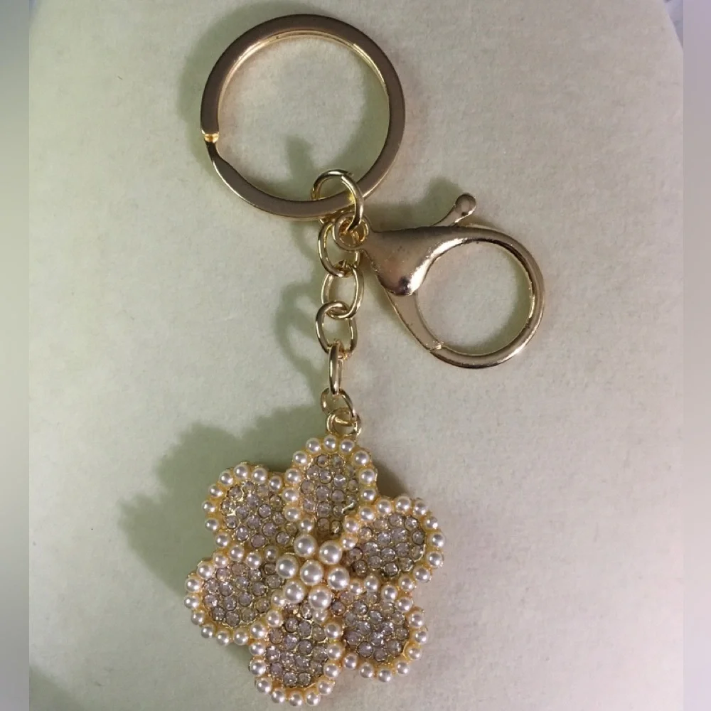 Elegant Gold Flower Keychain NEW